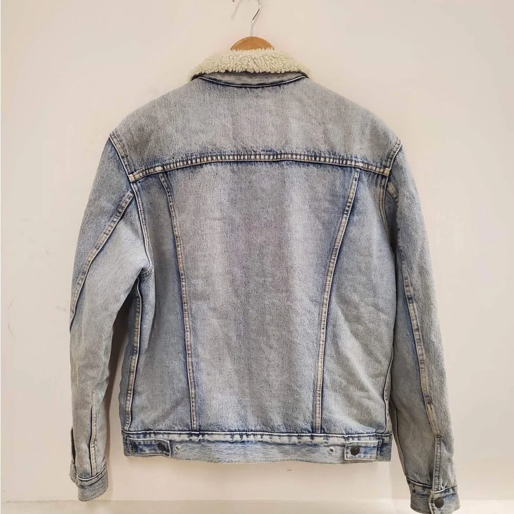 Levi's Men's Vintage Fit Trucker Jacket - Picture 2 of 12